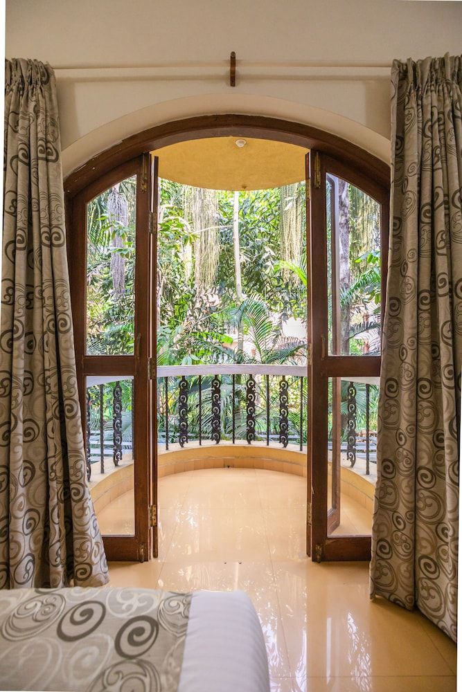 Bougainvillea Guest House Suite, 1 King Bed (Hibiscus) 5