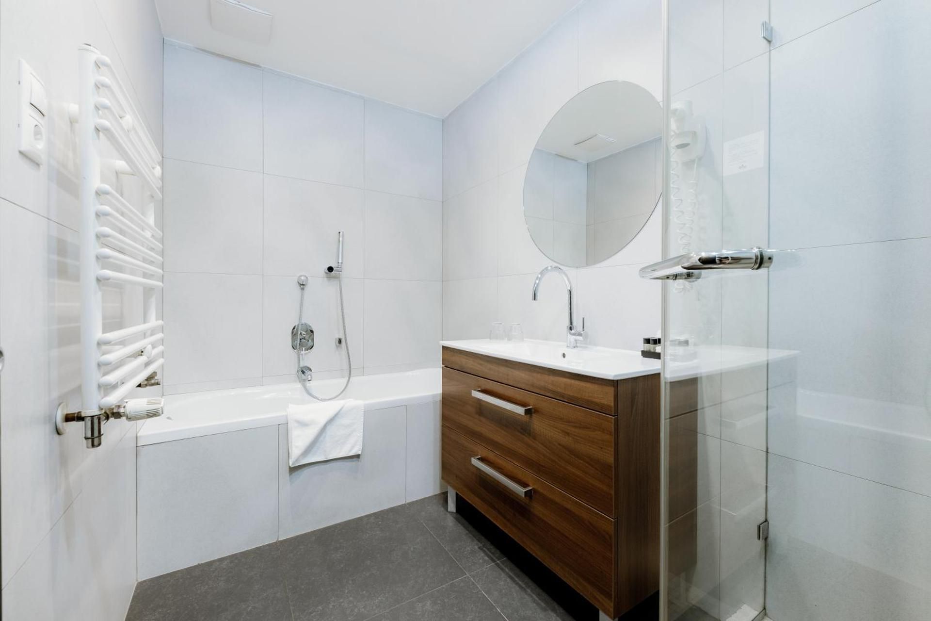 Two-Bedroom Apartment with Spa Access (4 People)