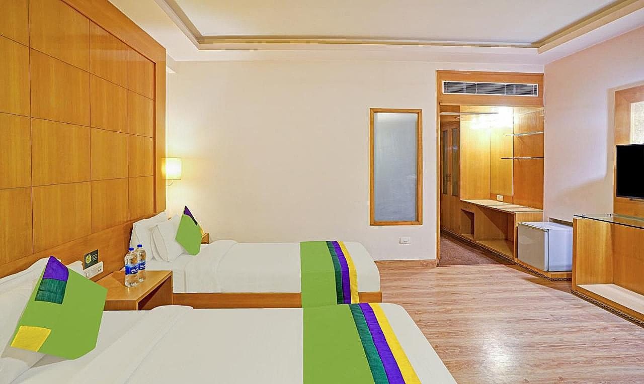 Treebo The Royal CM, 4 Km From City Palace Double Room 3