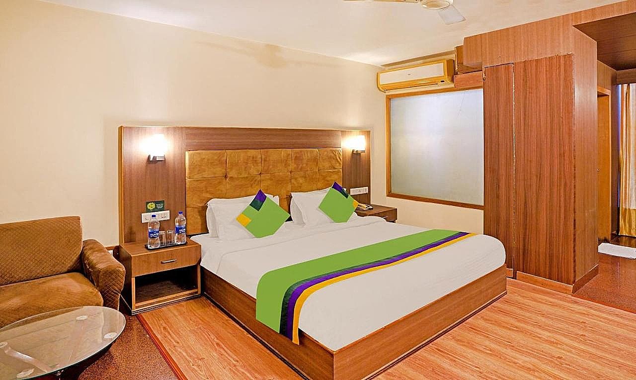 Treebo The Royal CM, 4 Km From City Palace Double Room 2