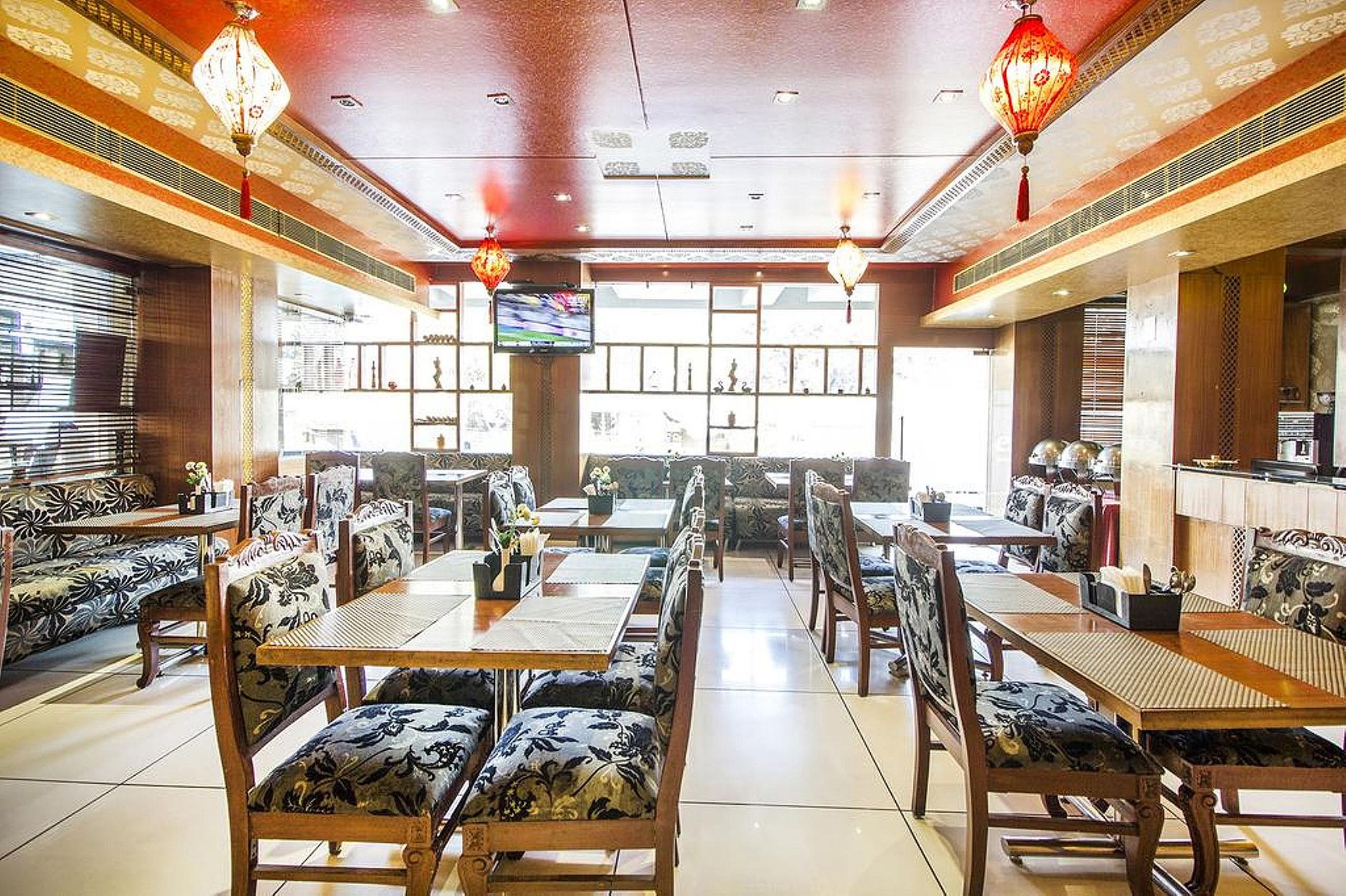 Food & Dining