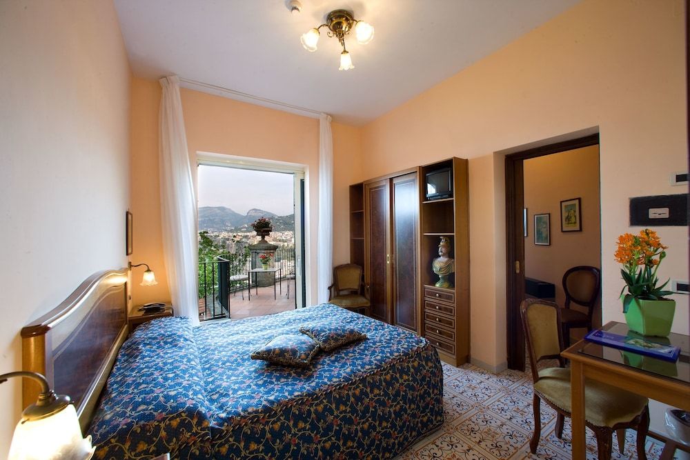 Hotel La Tonnarella Deluxe Double Room, Sea View 8