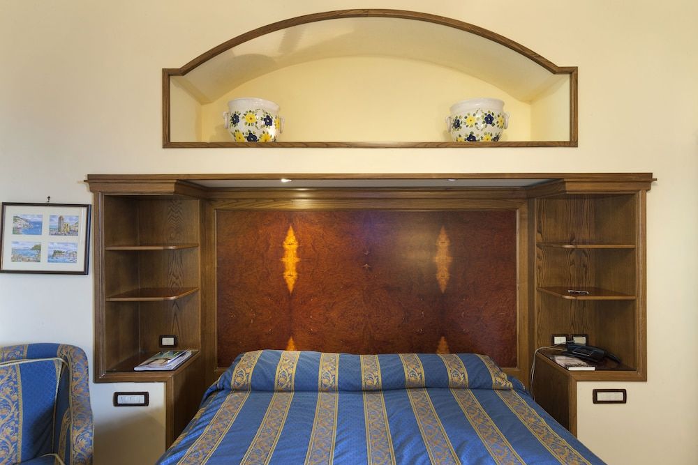 undefined Hotel La Tonnarella 5