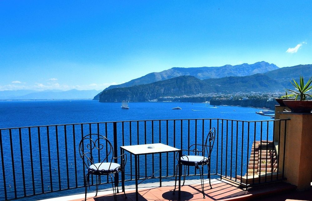 Hotel La Tonnarella Deluxe Double Room, Sea View 6