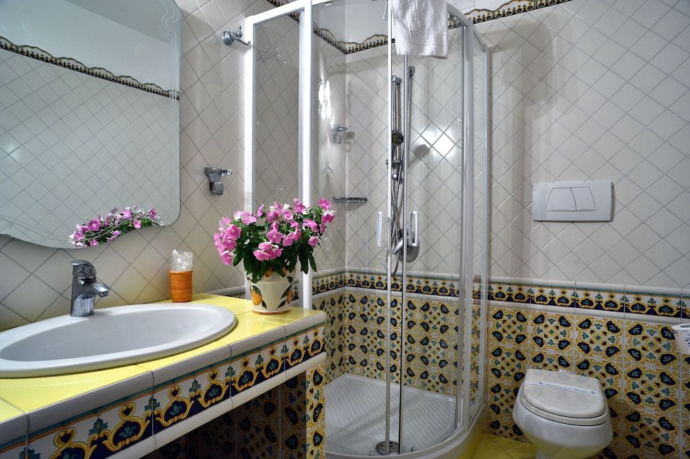 Hotel La Tonnarella Deluxe Double Room, Sea View 7