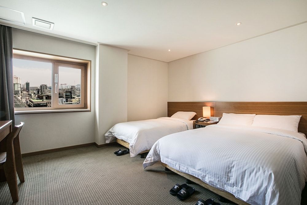 undefined Busan Tourist Hotel 4