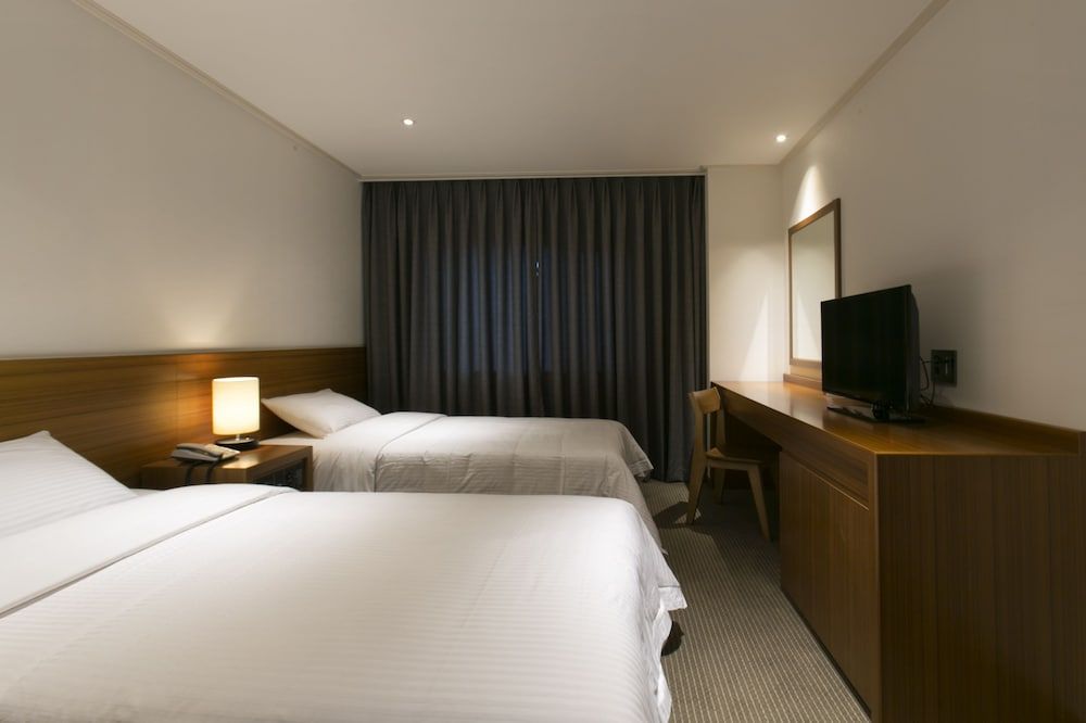 undefined Busan Tourist Hotel 3