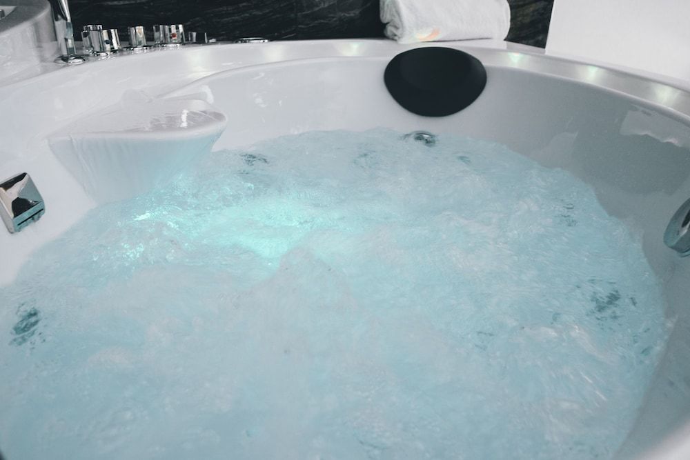 Jetted tub