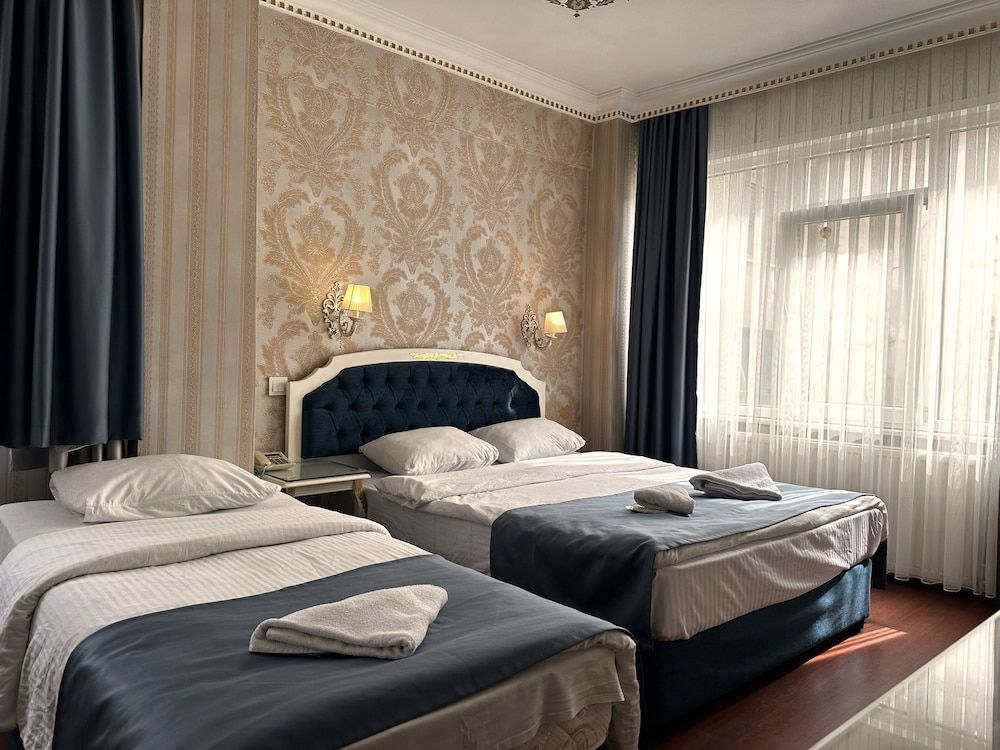 Alyon Hotel Taksim Standard Triple Room 4