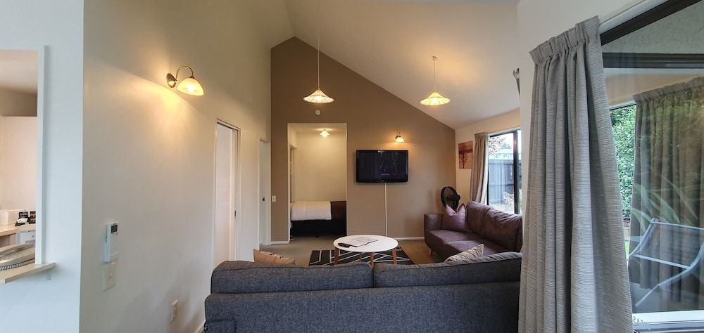 Airways Motel Two Bedroom Townhouse 8