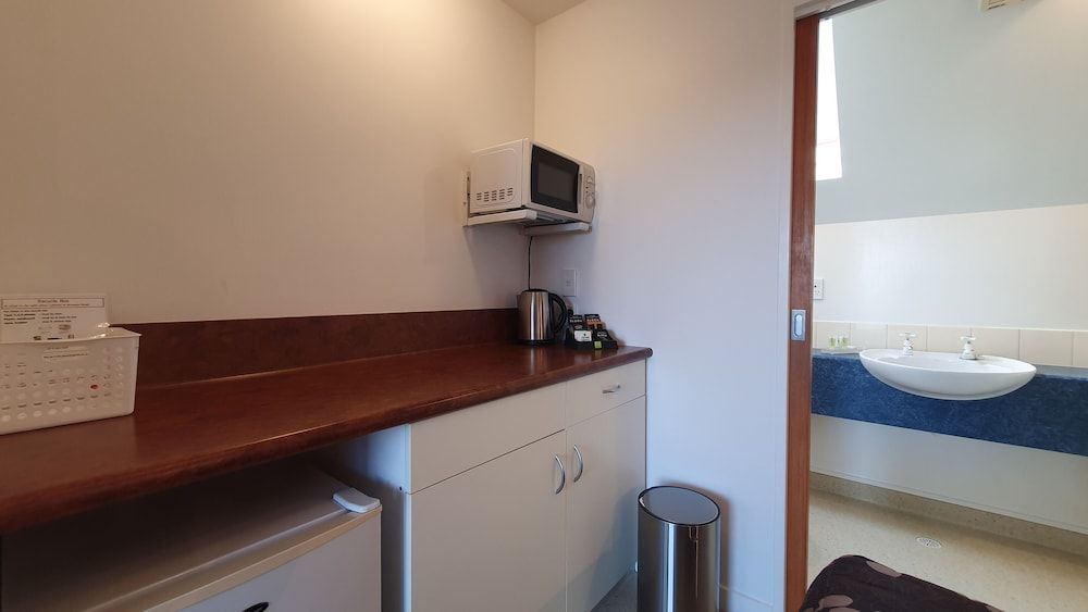 Airways Motel Queen Studio 6