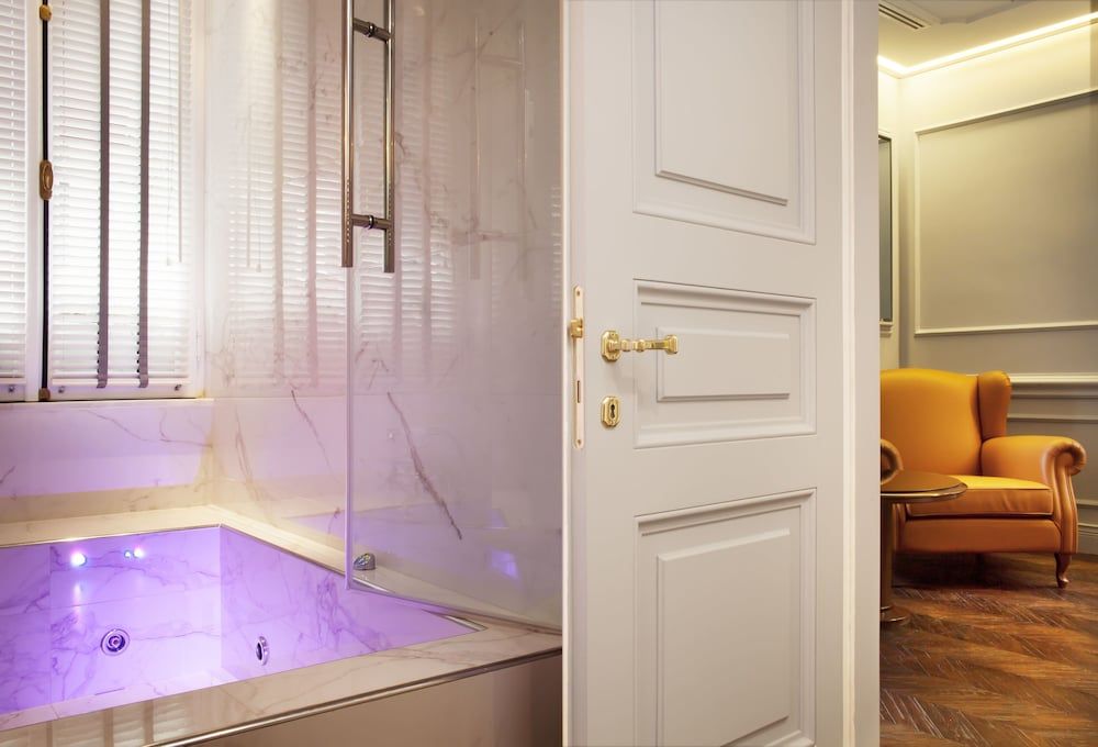 The Corner Roma Double Suite 8