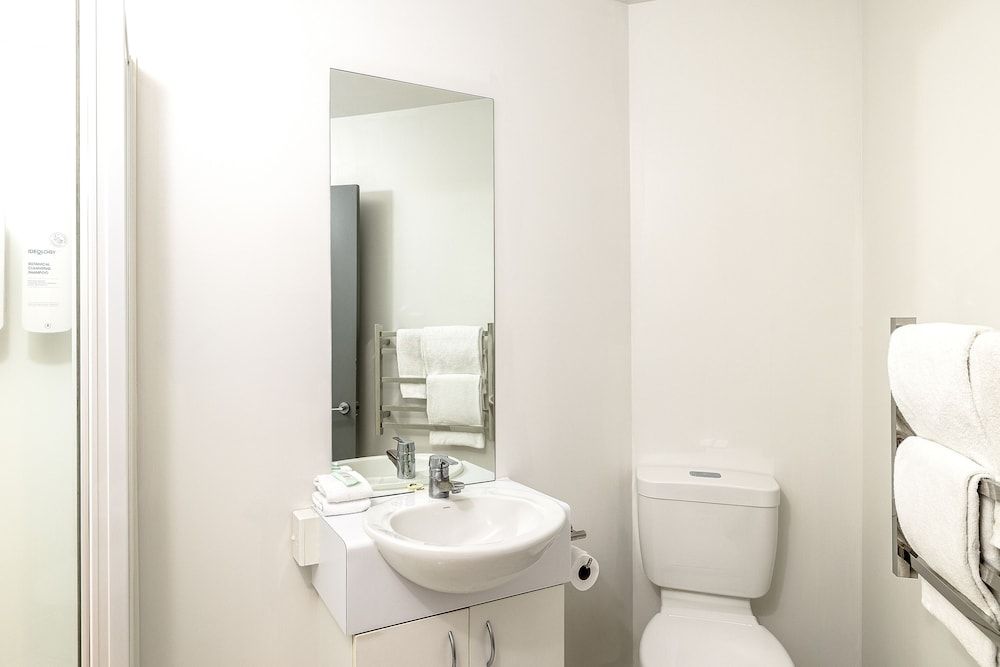 Quest on the Terrace King Studio Apartment 4