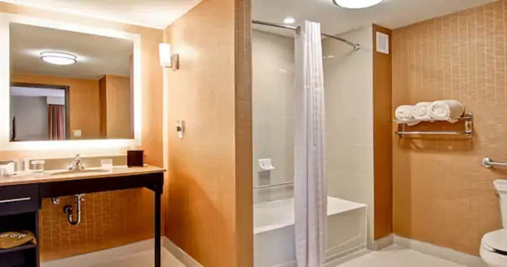 Homewood Suites by Hilton Waterloo/St. Jacobs Studio, 1 King Bed, Accessible (Hearing) 2