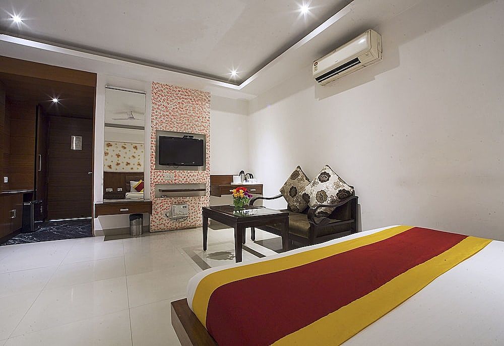 Hotel Krishna Deluxe - By RCG Hotels Deluxe Double or Twin Room, 1 Double Bed 8