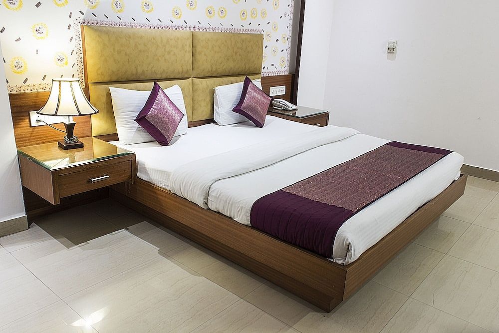 Hotel Krishna Deluxe - By RCG Hotels Deluxe Double or Twin Room, 1 Double Bed 4