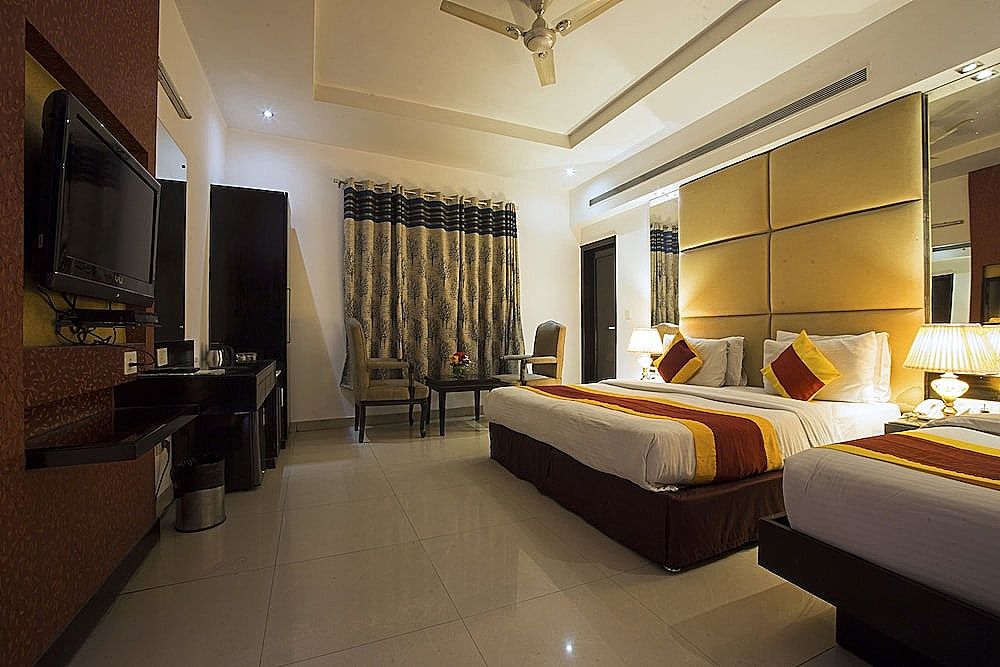 Hotel Krishna Deluxe - By RCG Hotels Deluxe Double or Twin Room, 1 Double Bed 3