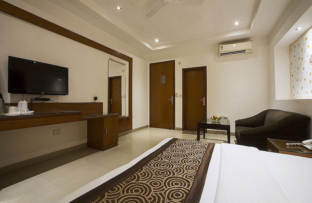 Hotel Krishna Deluxe - By RCG Hotels Deluxe Double or Twin Room, 1 Double Bed 6