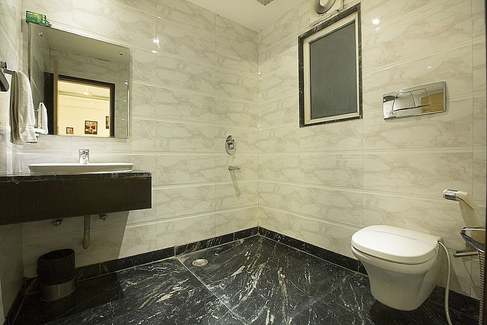 Hotel Krishna Deluxe - By RCG Hotels Deluxe Double or Twin Room, 1 Double Bed 5