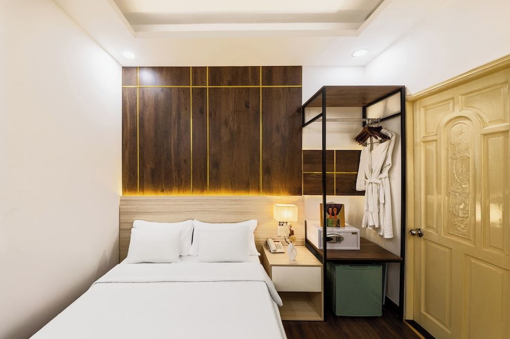 A25 Hotel - 274 De Tham Standard Double Room 2