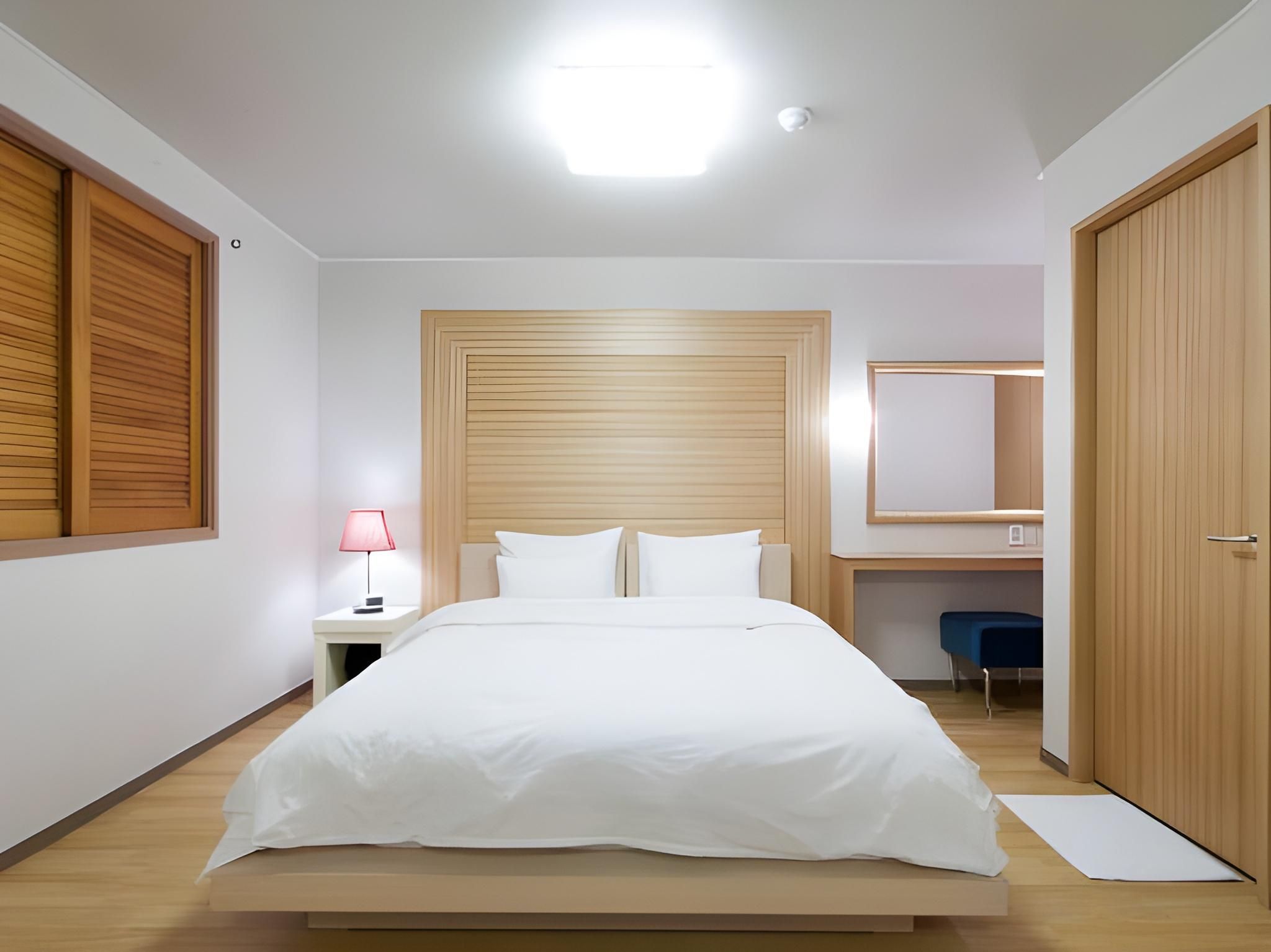 undefined Uniqstay 9