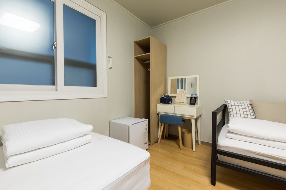 Uniqstay Superior Twin Room 8