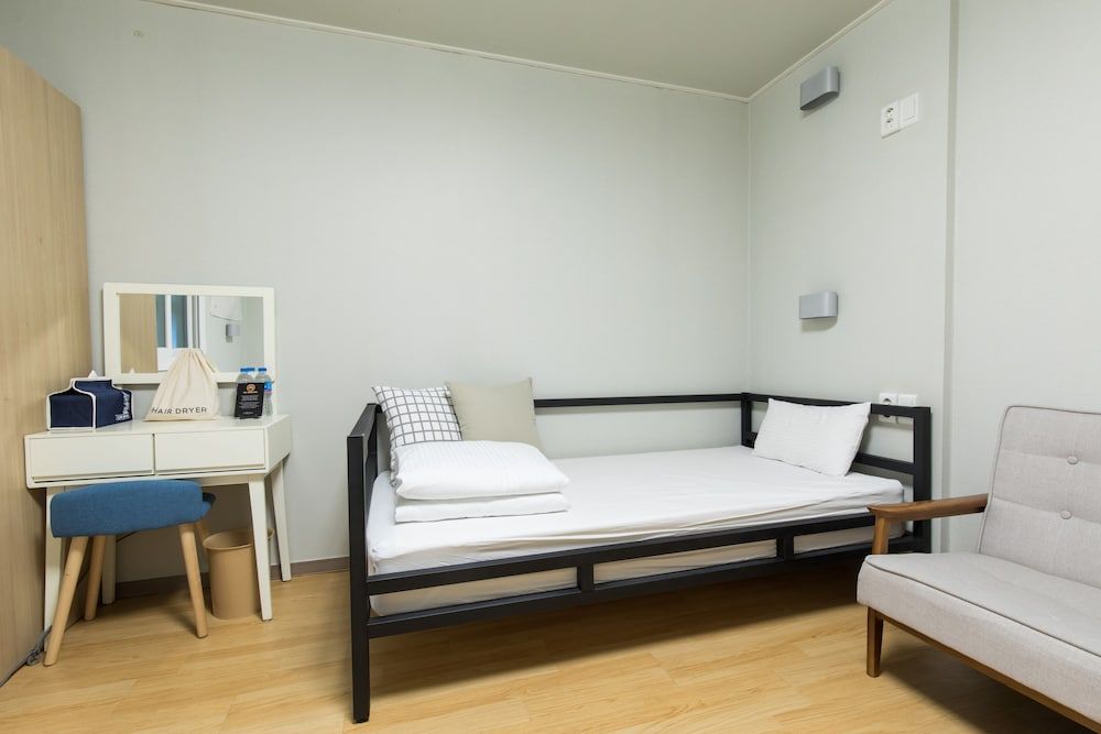 Uniqstay Superior Twin Room 4