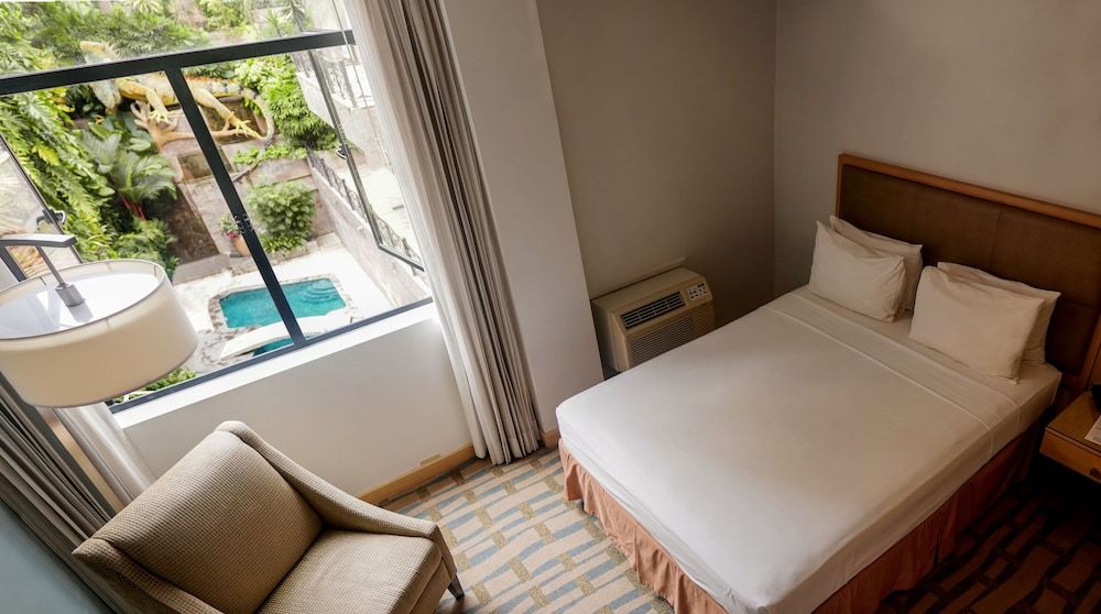 Deluxe Room, 1 Queen Bed, Non Smoking