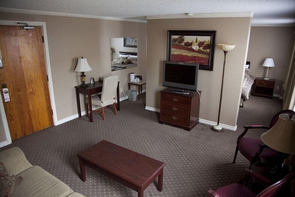 Hotel Senator Standard Room 8