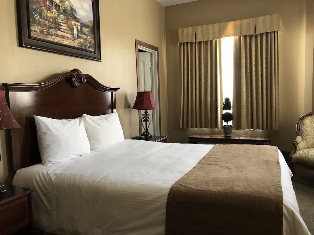 Hotel Senator Standard Room 3