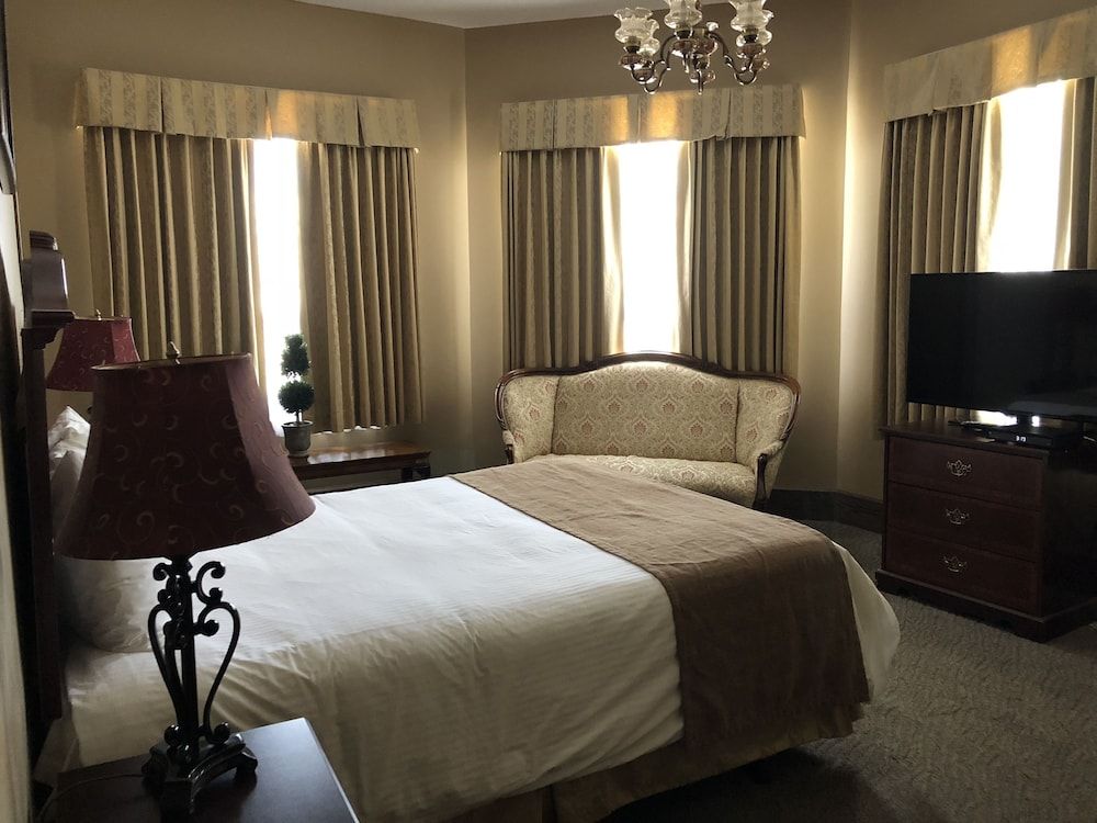 Hotel Senator Standard Room 2