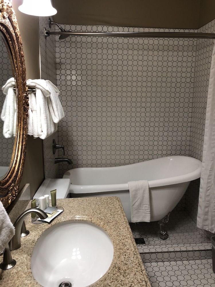 Hotel Senator Standard Room 5