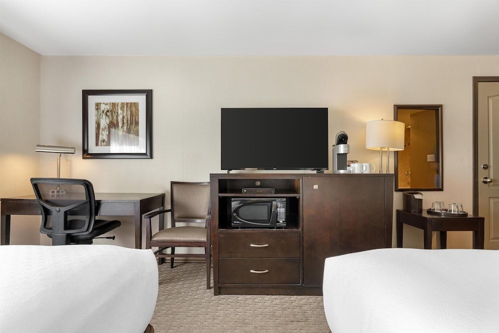 Best Western Plus Baker Street Inn Standard Room, 2 Queen Beds, Refrigerator & Microwave 3