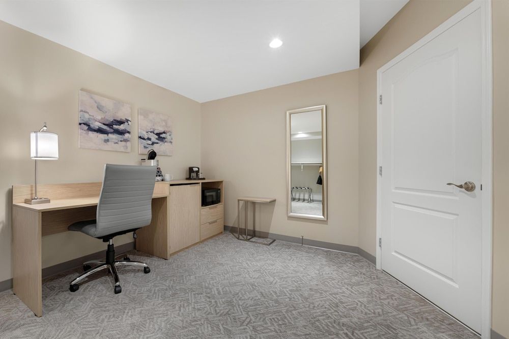 Best Western Plus Baker Street Inn Standard Room, 1 Queen Bed, Accessible, Refrigerator & Microwave 8