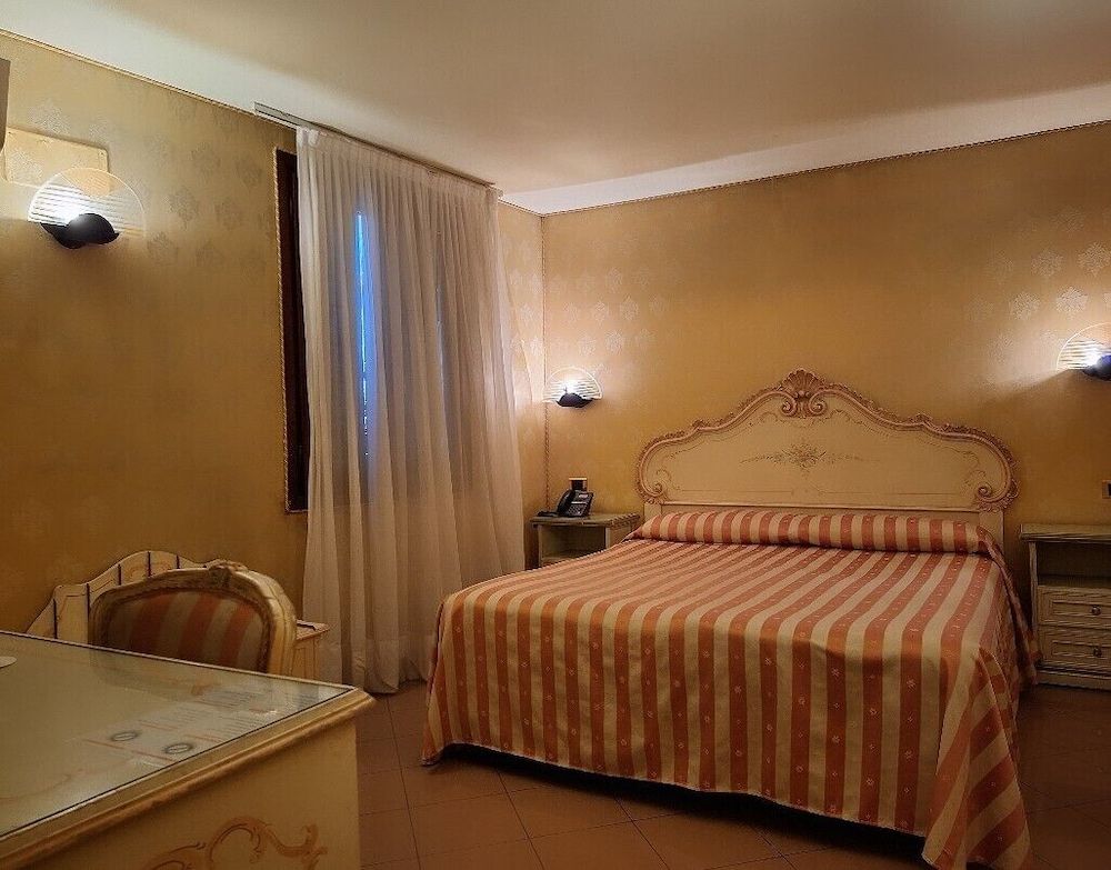 Hotel Lux Double Room