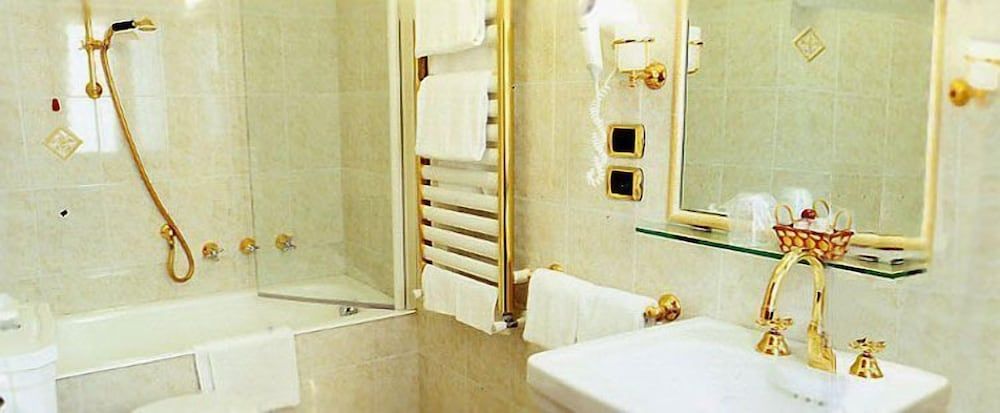 Hotel Lux Double Room 3