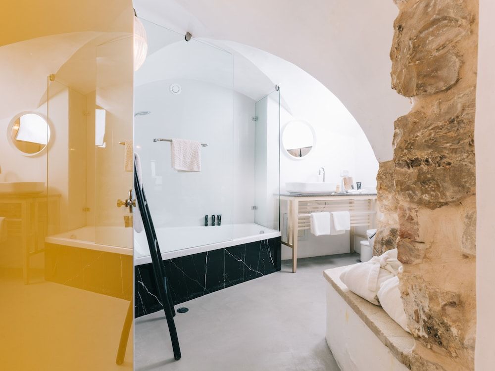Alegra Boutique Hotel Deluxe Room, Bathtub 21