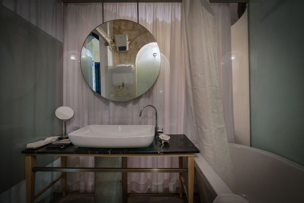 Alegra Boutique Hotel Deluxe Room, Bathtub 10