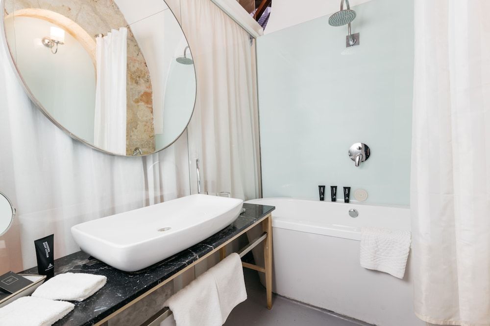 Alegra Boutique Hotel Deluxe Room, Bathtub 14