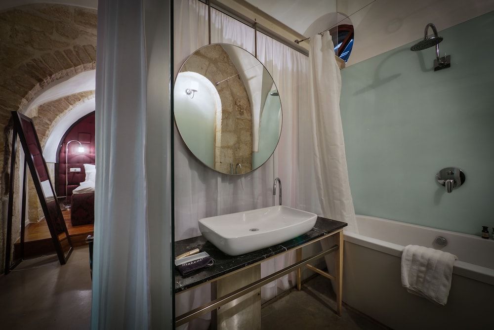 Alegra Boutique Hotel Deluxe Room, Bathtub 16