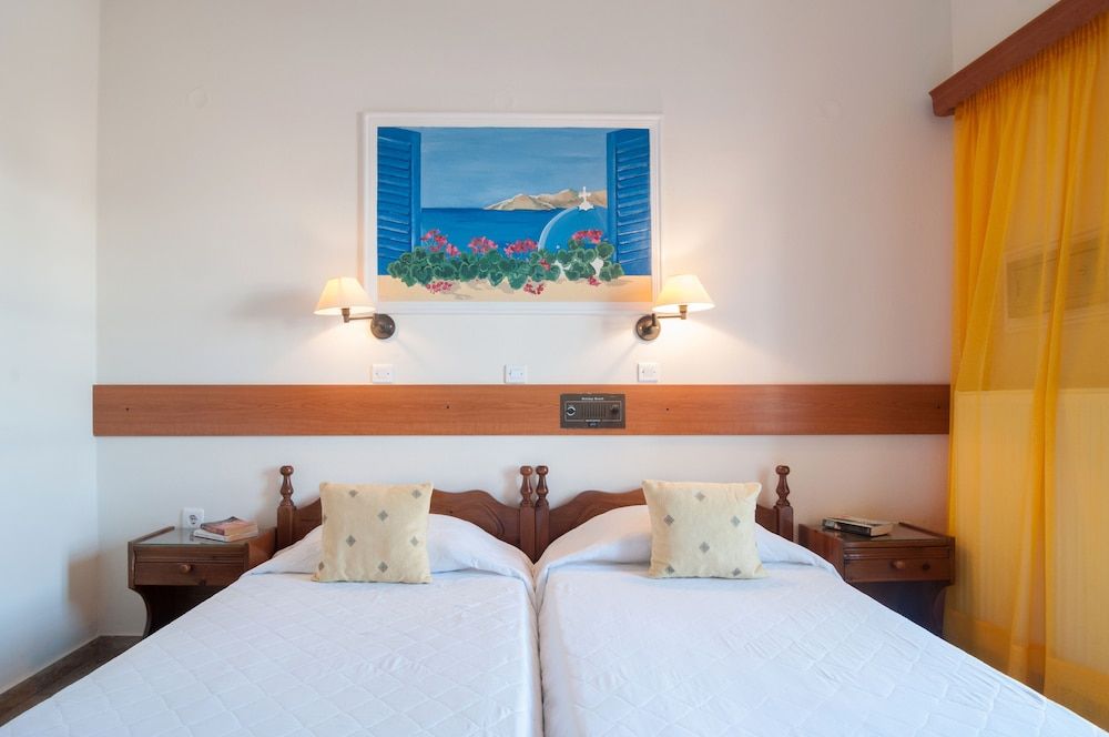 Holiday Beach Resort Standard Twin Room 6