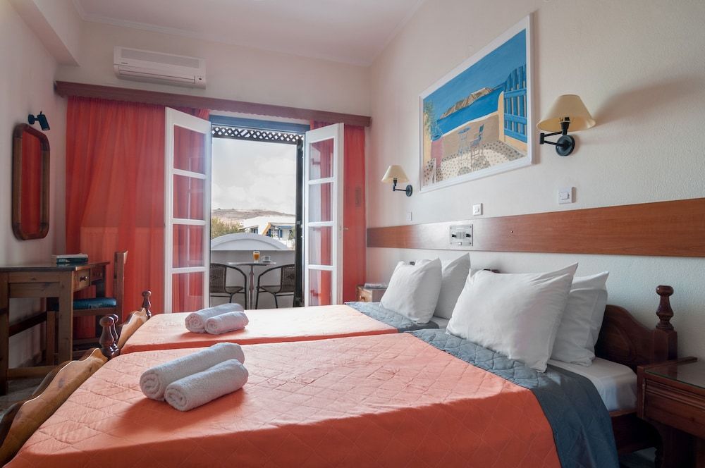 Holiday Beach Resort Standard Twin Room 8