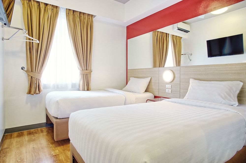Red Planet Quezon City Timog Standard Twin Room 3