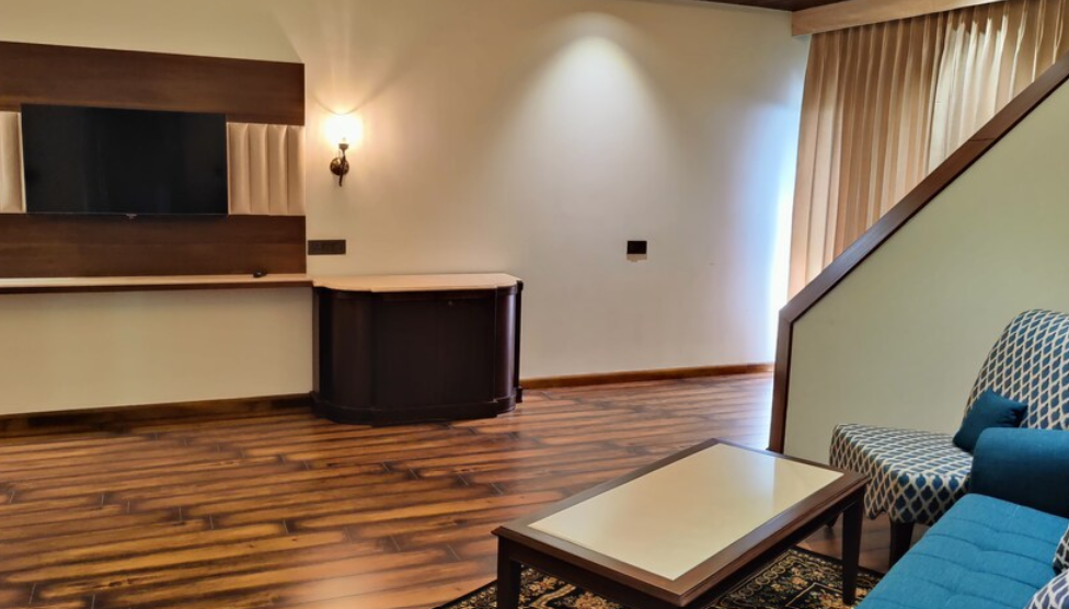 Royal Suite Private Jacuzzi and Balcony