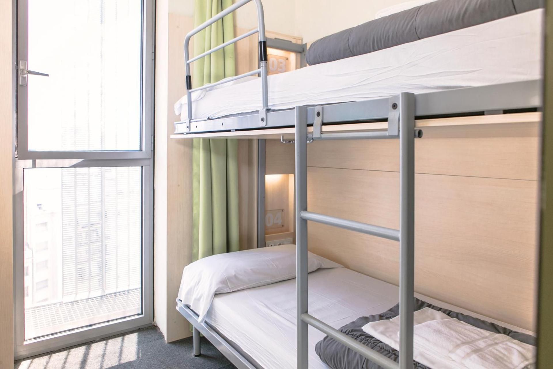 Barcelona Urbany Hostel Family Room with Bathroom