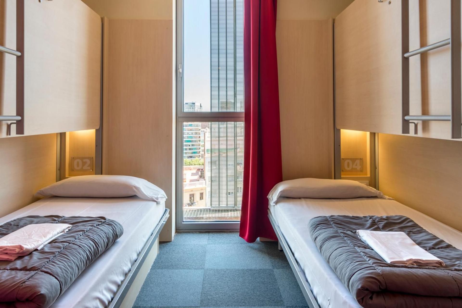 Barcelona Urbany Hostel Twin Room with Private Bathroom