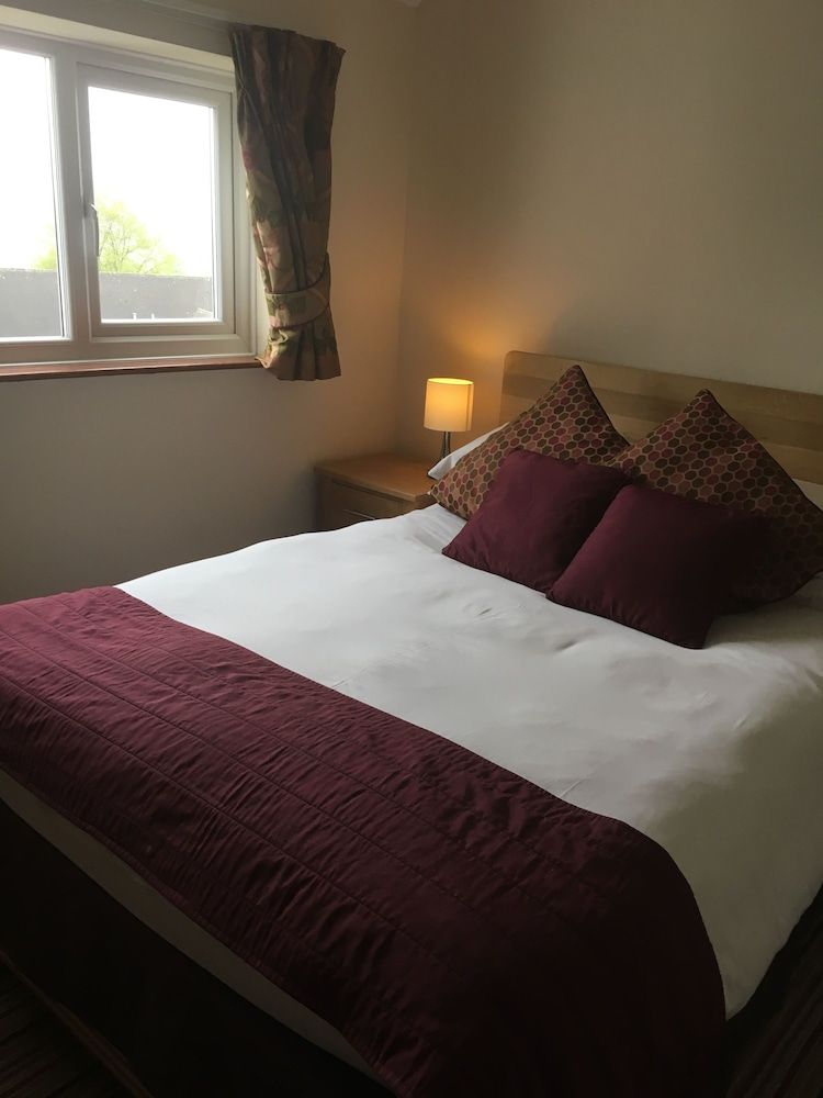 The Dog and Partridge Country Inn Suite 25/26 4