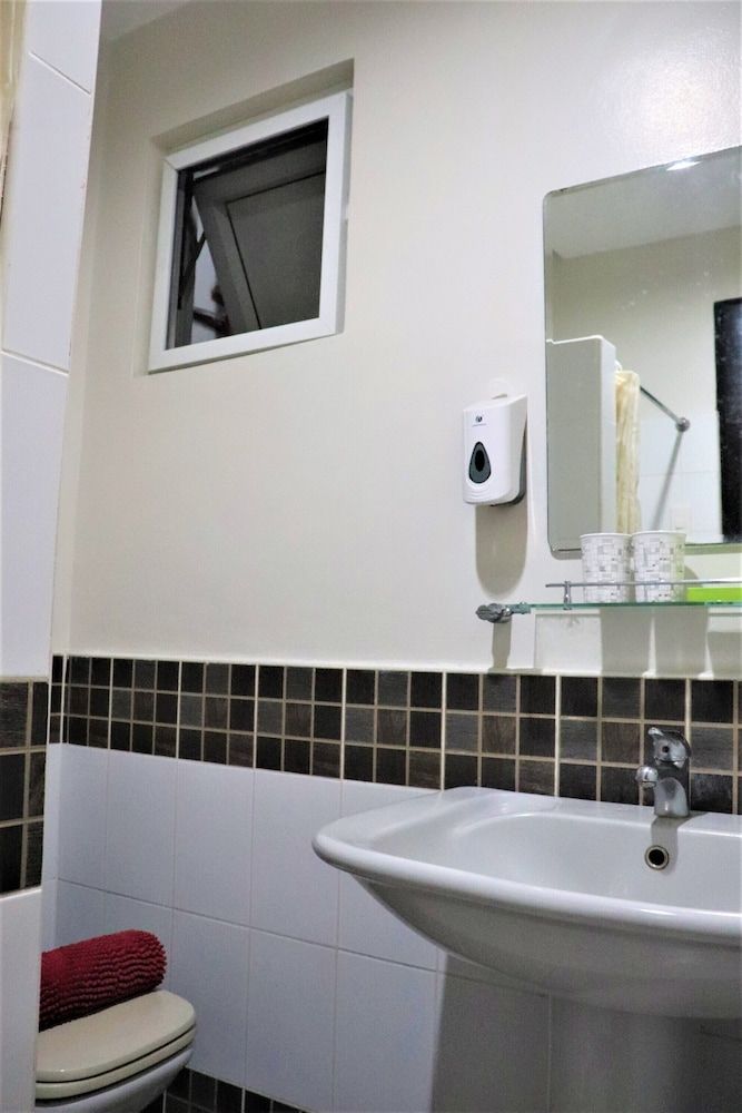 The Studio 18 Residences Deluxe Room, 2 Twin Beds 3