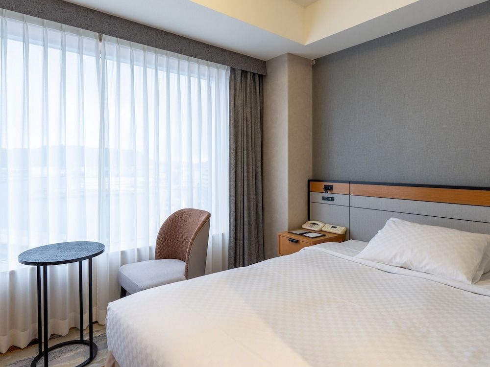 Standard Single Room, 1 Large Twin Bed, Non Smoking (17)