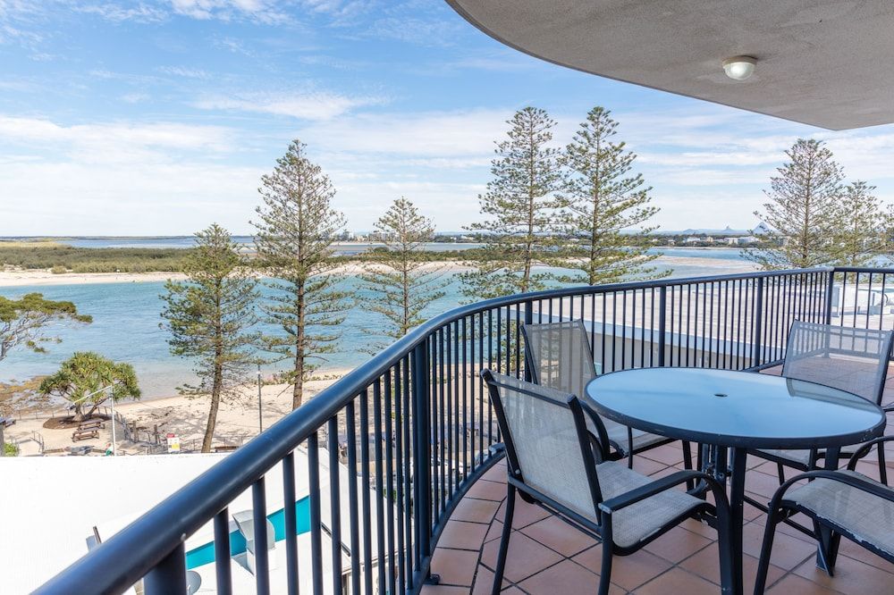 Large One Bedroom Oceanview Apartment